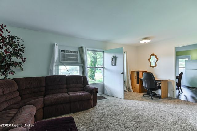 10015 Donau Ln, Louisville, KY 40272