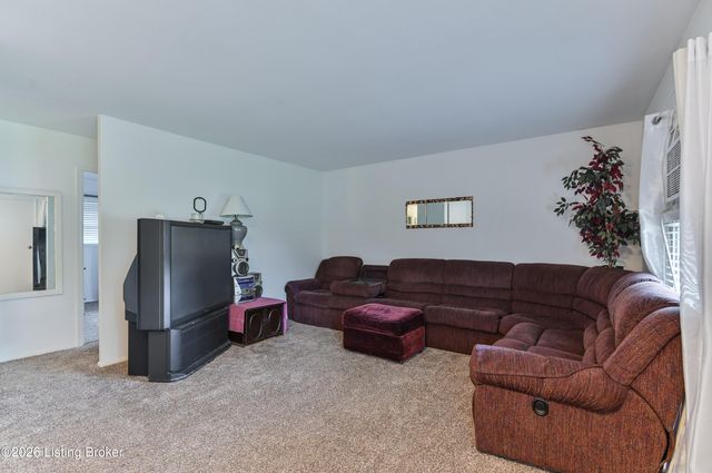 10015 Donau Ln, Louisville, KY 40272