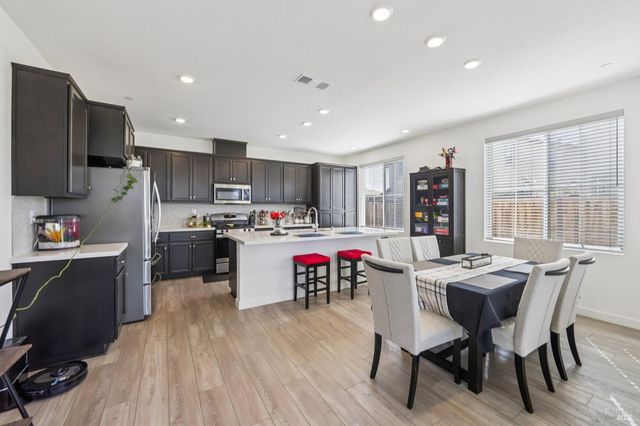 2464 Lake Club Dr, Fairfield, CA 94533