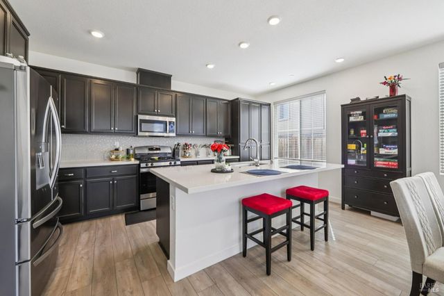 2464 Lake Club Dr, Fairfield, CA 94533