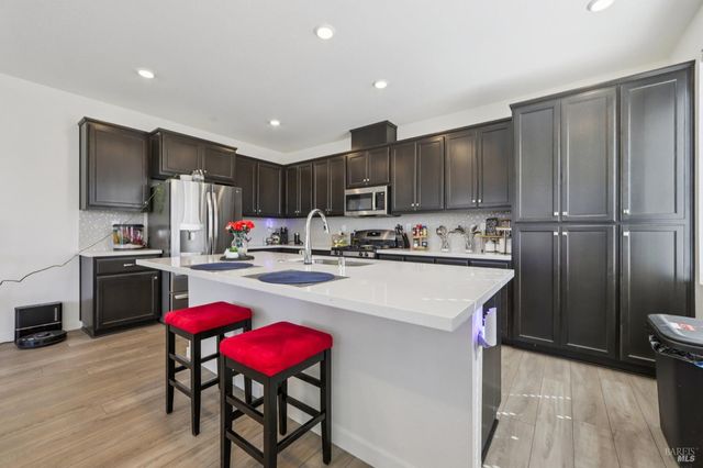 2464 Lake Club Dr, Fairfield, CA 94533