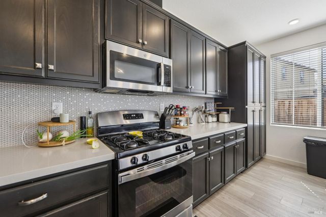 2464 Lake Club Dr, Fairfield, CA 94533