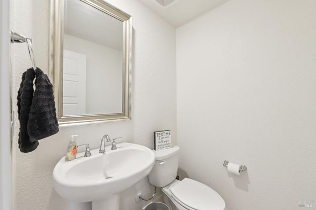 2464 Lake Club Dr, Fairfield, CA 94533