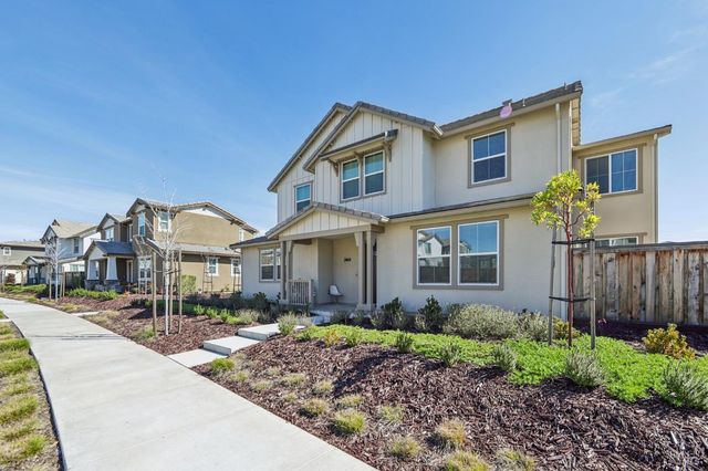 2464 Lake Club Dr, Fairfield, CA 94533