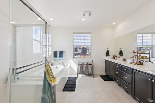 2464 Lake Club Dr, Fairfield, CA 94533