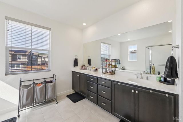 2464 Lake Club Dr, Fairfield, CA 94533