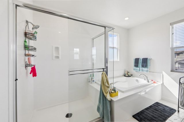 2464 Lake Club Dr, Fairfield, CA 94533