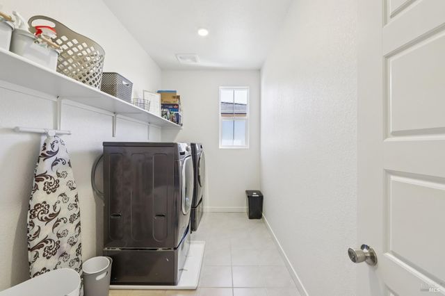 2464 Lake Club Dr, Fairfield, CA 94533