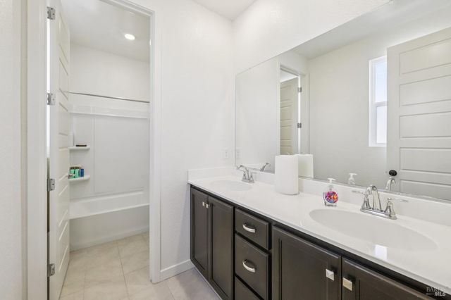 2464 Lake Club Dr, Fairfield, CA 94533