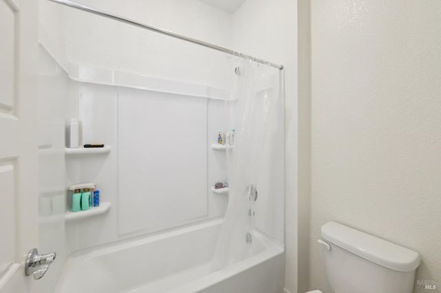 2464 Lake Club Dr, Fairfield, CA 94533