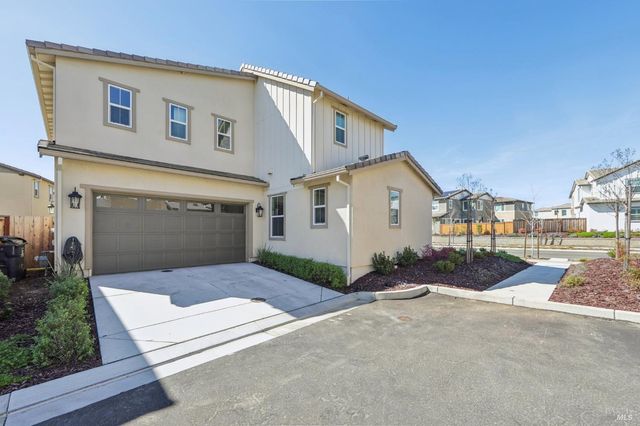 2464 Lake Club Dr, Fairfield, CA 94533