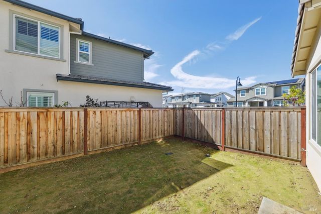 2464 Lake Club Dr, Fairfield, CA 94533