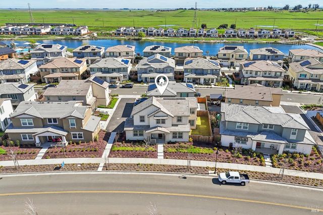 2464 Lake Club Dr, Fairfield, CA 94533