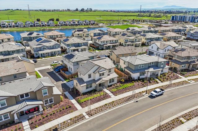 2464 Lake Club Dr, Fairfield, CA 94533