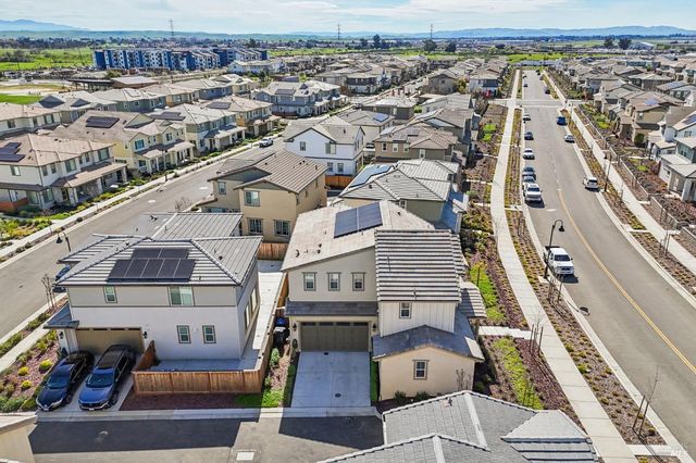 2464 Lake Club Dr, Fairfield, CA 94533