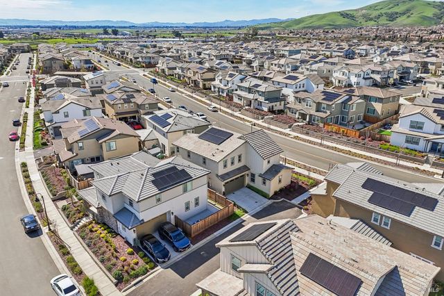 2464 Lake Club Dr, Fairfield, CA 94533