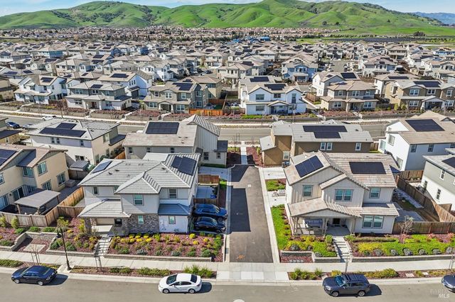 2464 Lake Club Dr, Fairfield, CA 94533