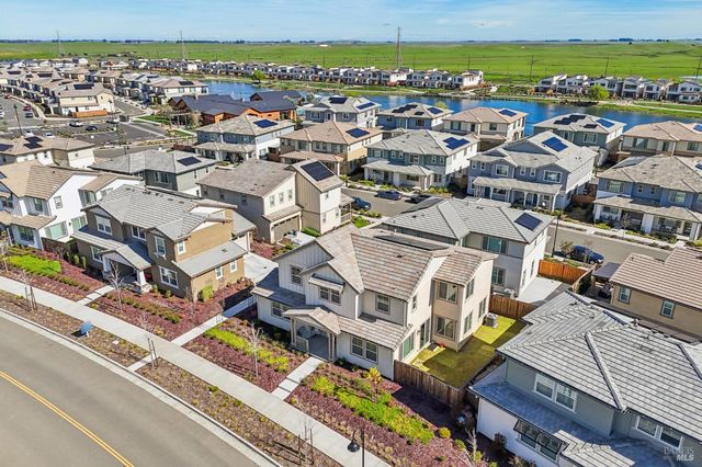 2464 Lake Club Dr, Fairfield, CA 94533