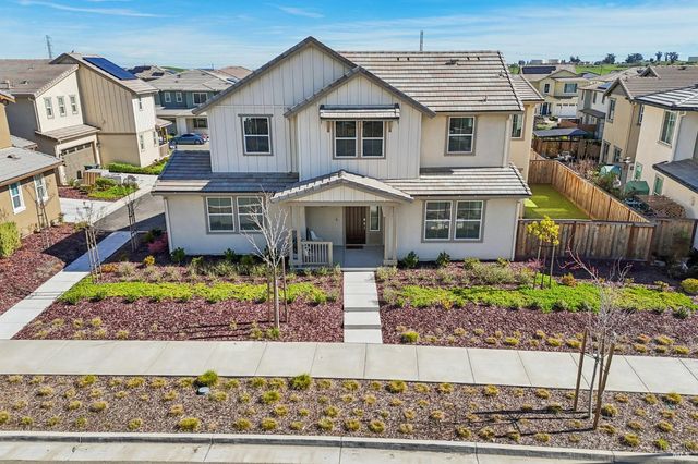 2464 Lake Club Dr, Fairfield, CA 94533