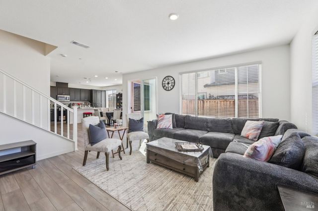 2464 Lake Club Dr, Fairfield, CA 94533