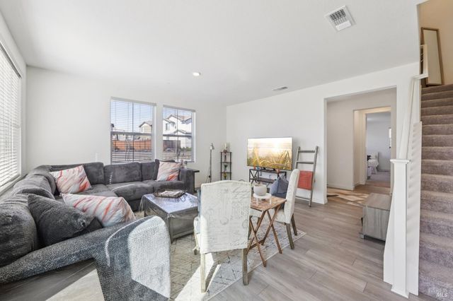 2464 Lake Club Dr, Fairfield, CA 94533