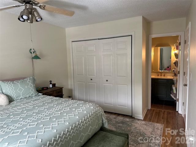 26 Sleepy Hollow Lane, Swannanoa, NC 28778