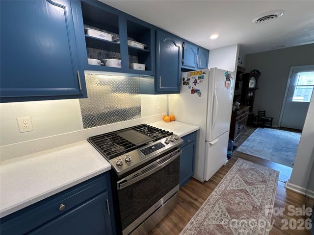 26 Sleepy Hollow Lane, Swannanoa, NC 28778