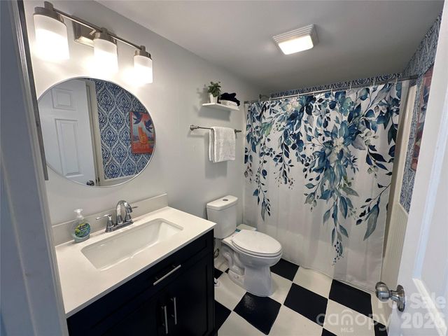 26 Sleepy Hollow Lane, Swannanoa, NC 28778