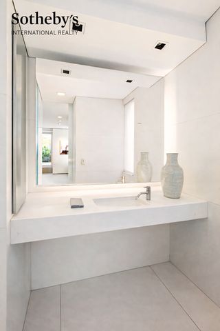 785 Park Avenue 17BC, New York City, NY 10021