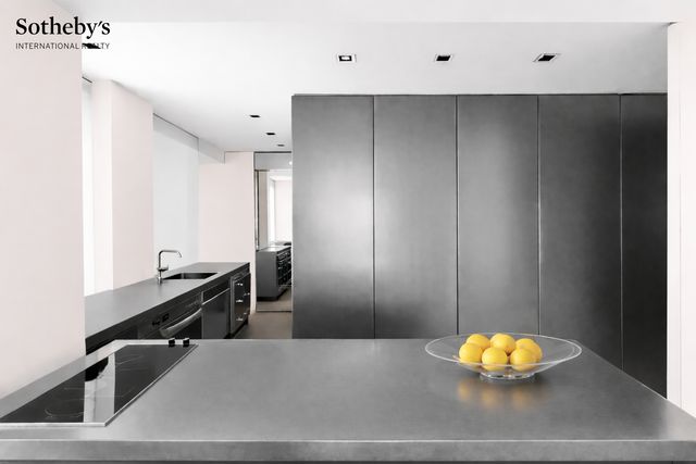 785 Park Avenue 17BC, New York City, NY 10021