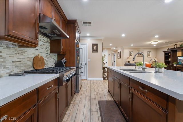 5976 Stewart Avenue, Las Vegas, NV 89110