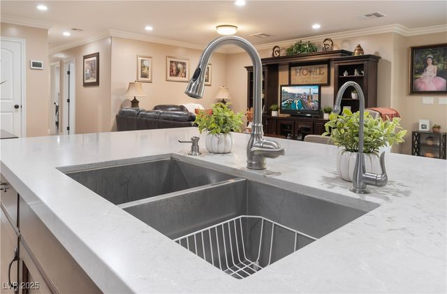 5976 Stewart Avenue, Las Vegas, NV 89110