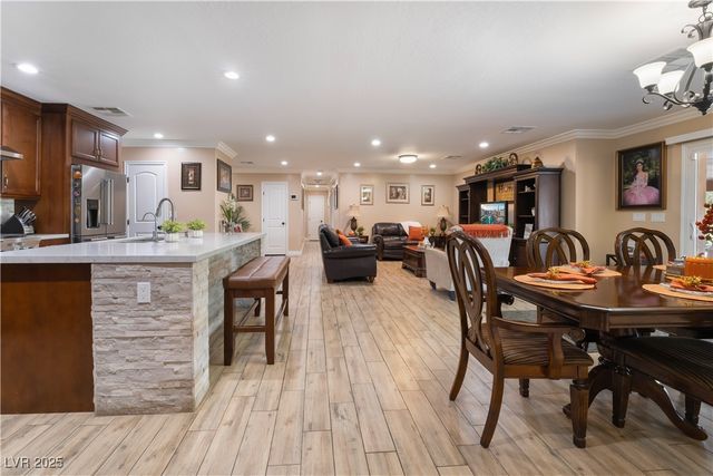 5976 Stewart Avenue, Las Vegas, NV 89110