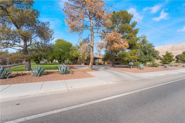 5976 Stewart Avenue, Las Vegas, NV 89110