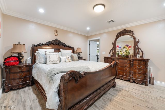 5976 Stewart Avenue, Las Vegas, NV 89110