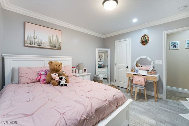 5976 Stewart Avenue, Las Vegas, NV 89110