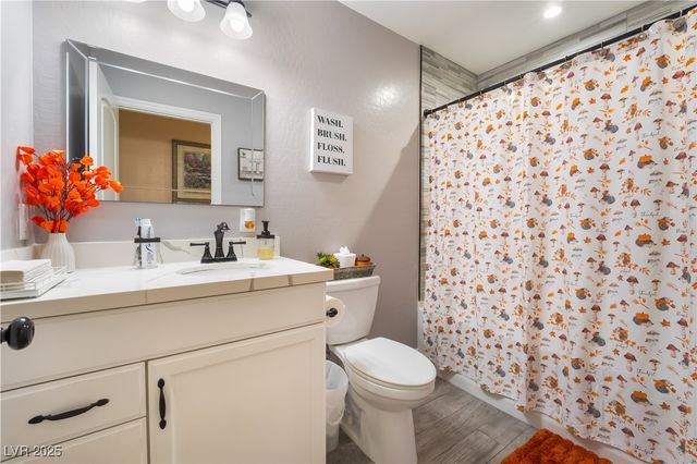 5976 Stewart Avenue, Las Vegas, NV 89110