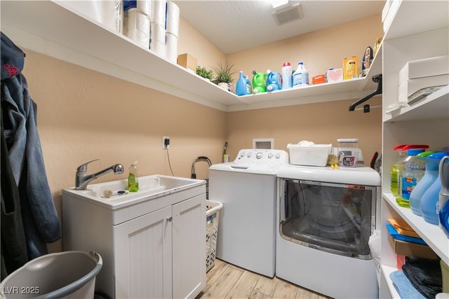 5976 Stewart Avenue, Las Vegas, NV 89110