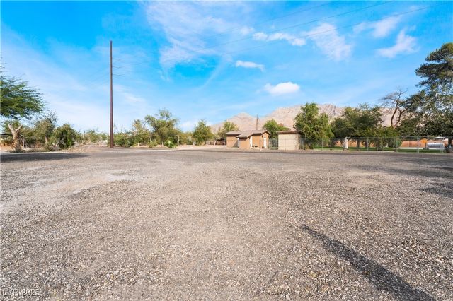 5976 Stewart Avenue, Las Vegas, NV 89110