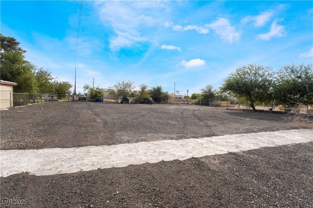 5976 Stewart Avenue, Las Vegas, NV 89110