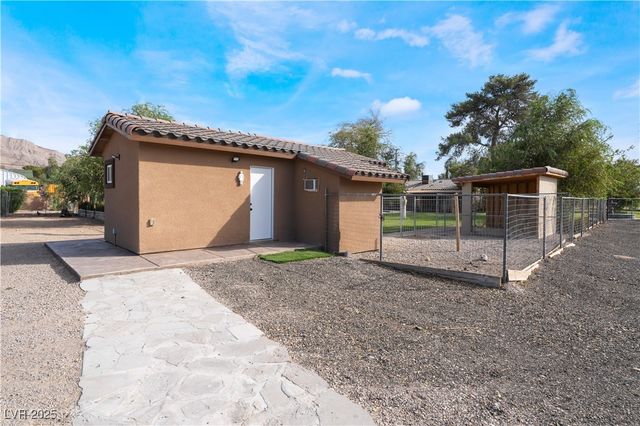 5976 Stewart Avenue, Las Vegas, NV 89110