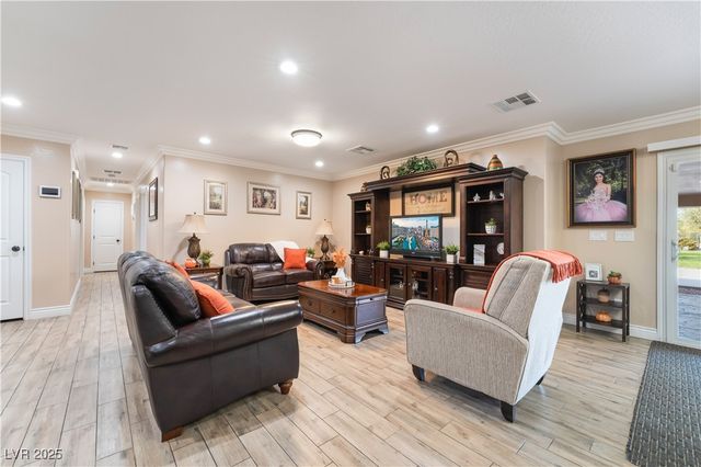 5976 Stewart Avenue, Las Vegas, NV 89110