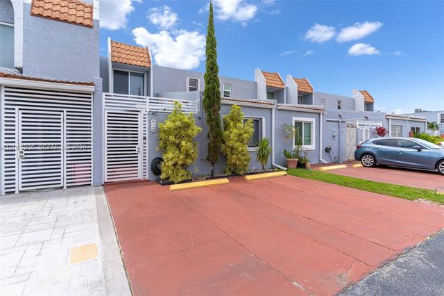 3770 W 8th Ln 27, Hialeah, FL 33012