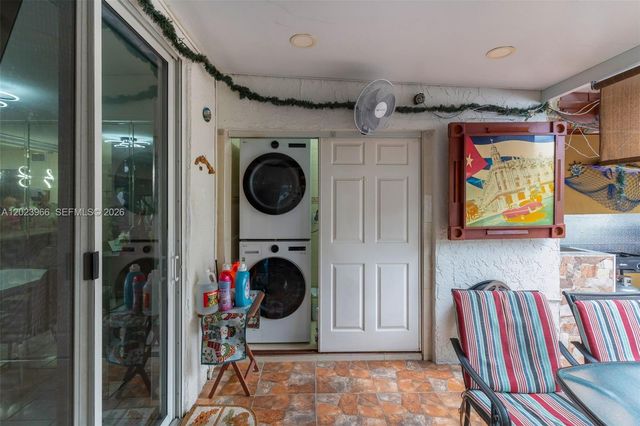 3770 W 8th Ln 27, Hialeah, FL 33012
