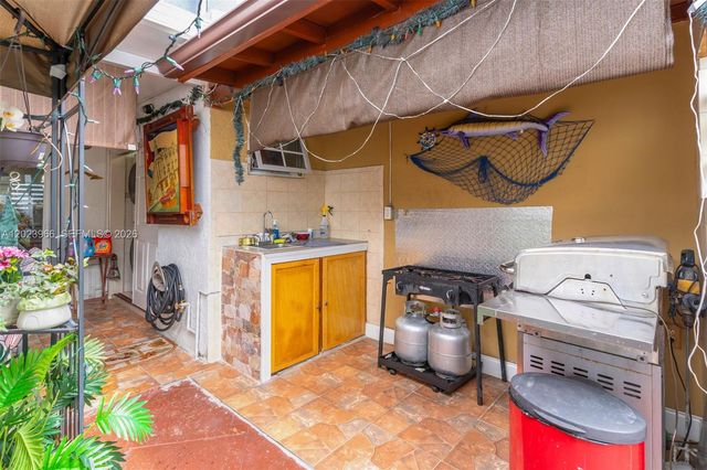3770 W 8th Ln 27, Hialeah, FL 33012