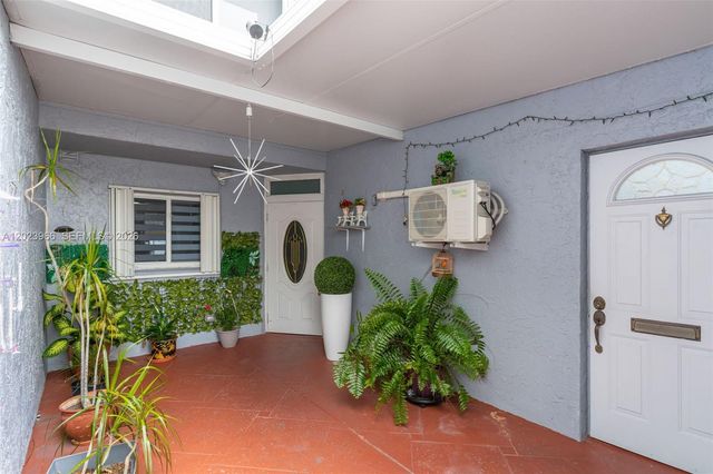 3770 W 8th Ln 27, Hialeah, FL 33012