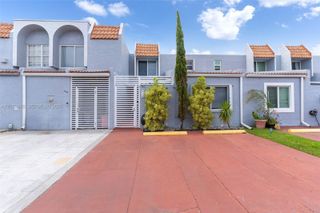 3770 W 8th Ln 27, Hialeah, FL 33012