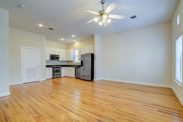 5813 Darling Street C, Houston, TX 77007