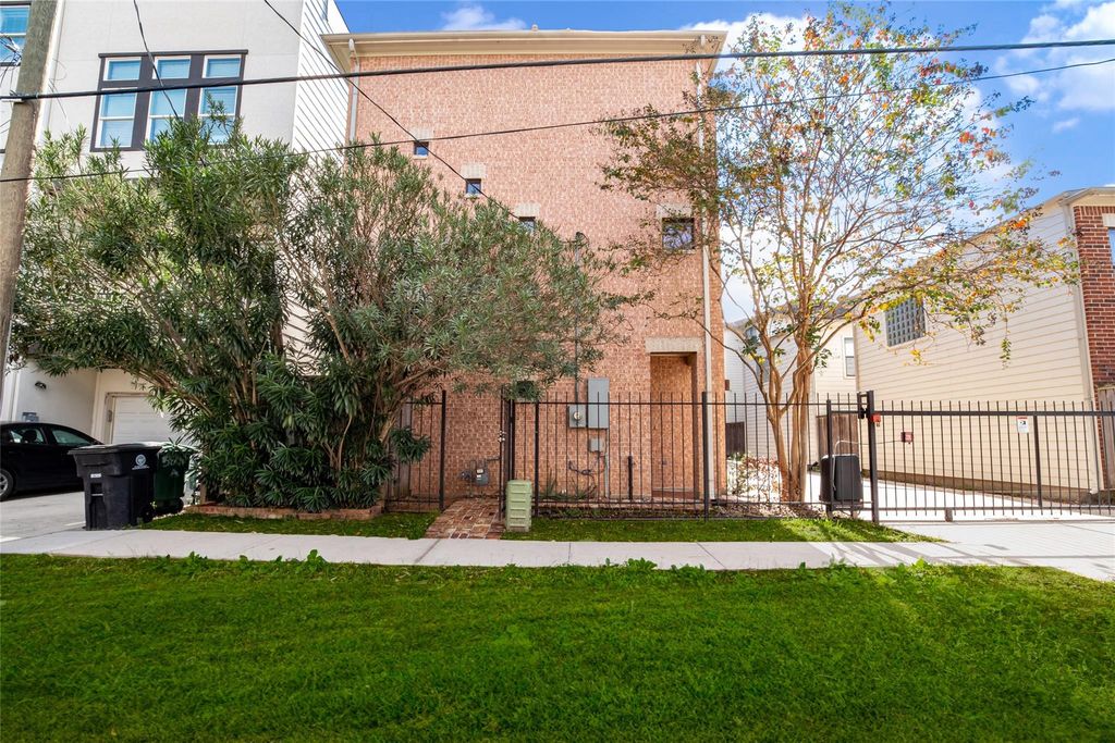 5813 Darling Street C, Houston, TX 77007