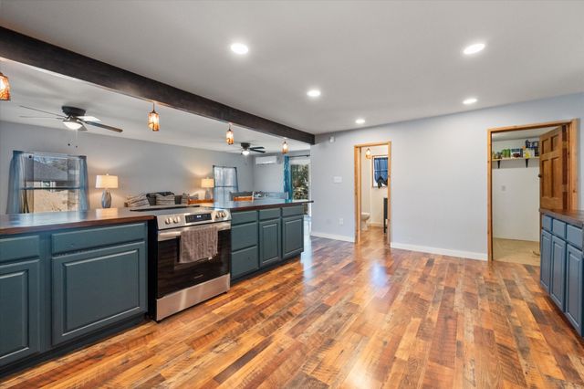 613 Mustang Trail, Granbury, TX 76049